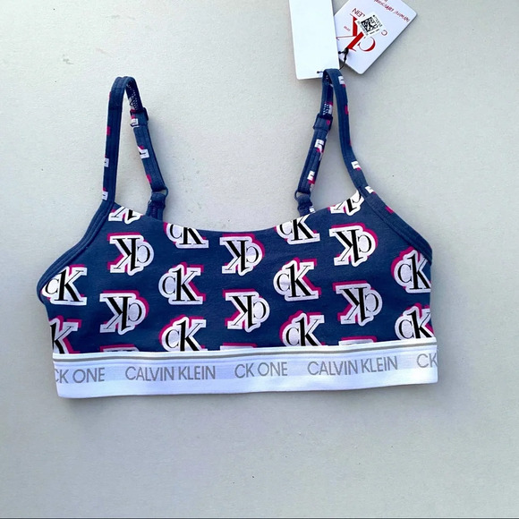 Calvin Klein bralette and panty set ✨ - Picture 5 of 5